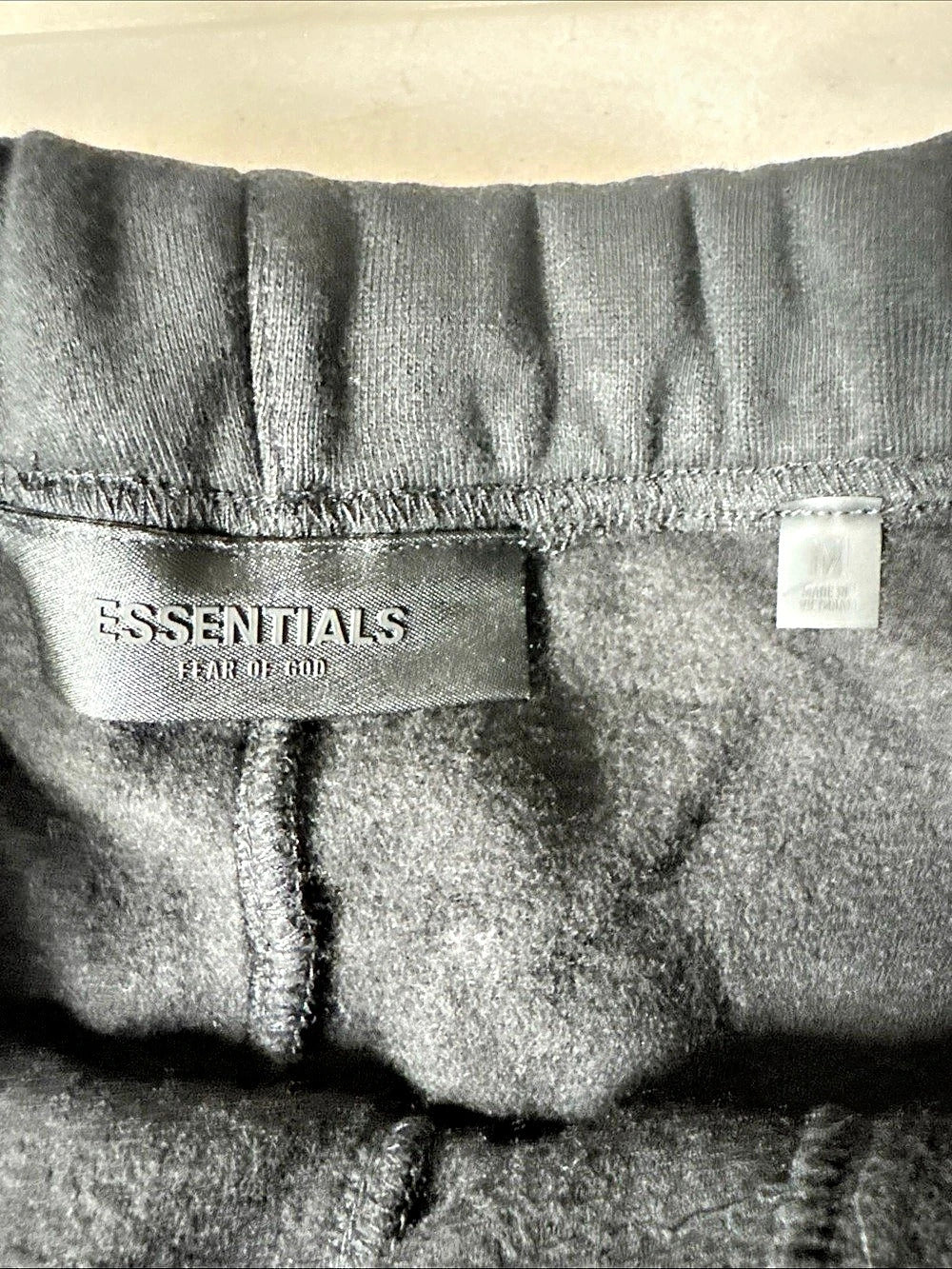Fear of God Essentials Core Fleece Sweatpants Jet Black M - New With Tags (130BT232020F)