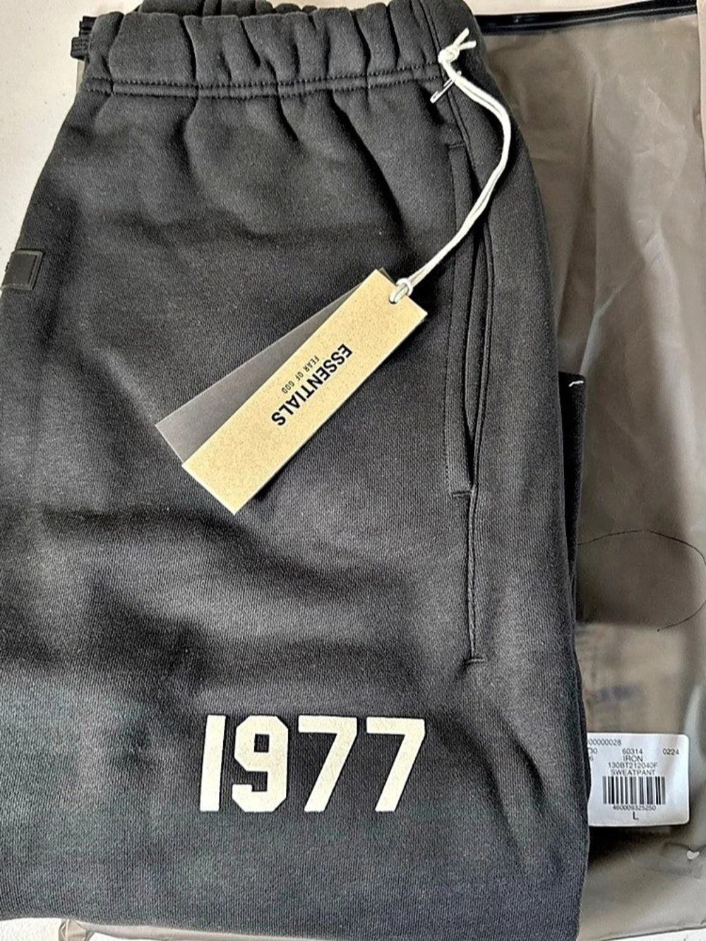 Fear of God Essentials 1977 Sweatpants Iron Large NWT