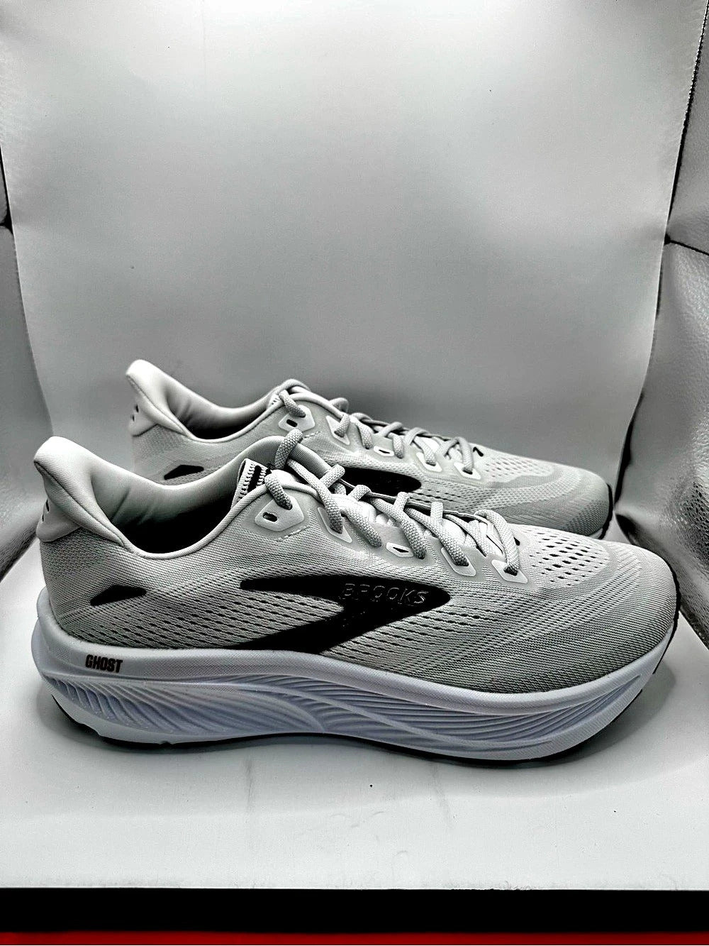 Brooks Ghost 16 Women's Gray & White US 11 NWT