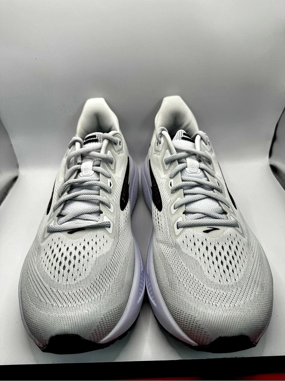 Brooks Ghost 16 Women's Gray & White US 11 NWT
