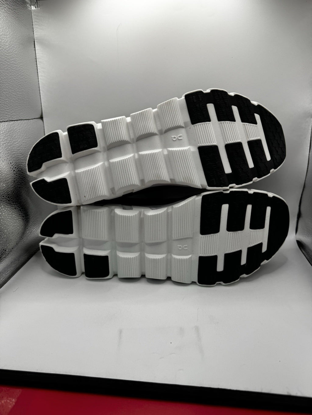 On Running Cloudflow 4 Athletic Shoes Black & White US 14
