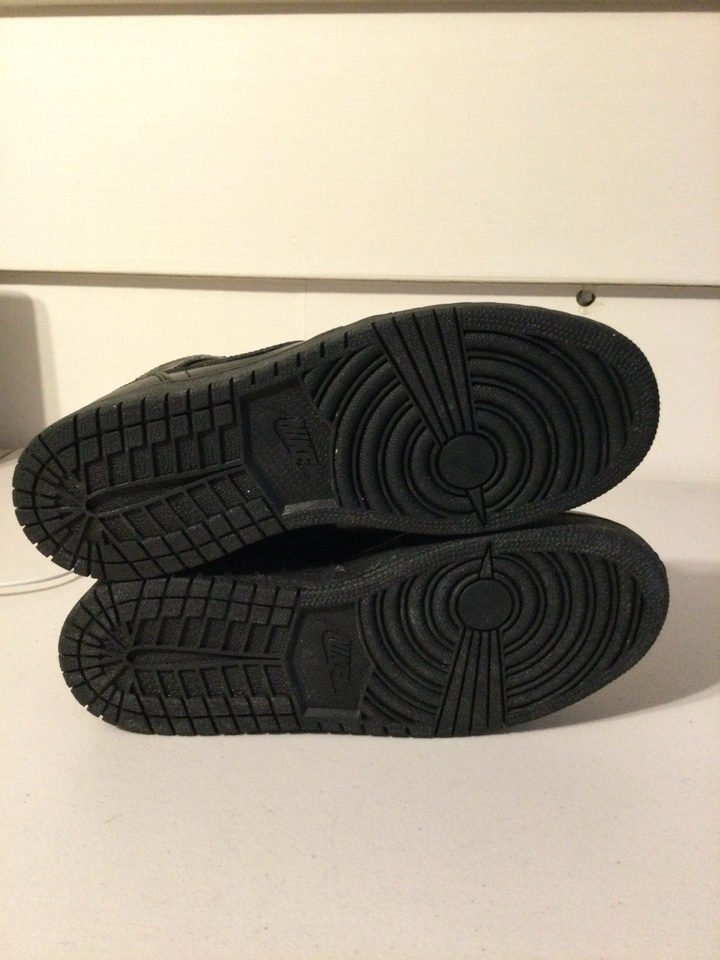 Air Jordan 1 Mid Black Kids 5.5Y