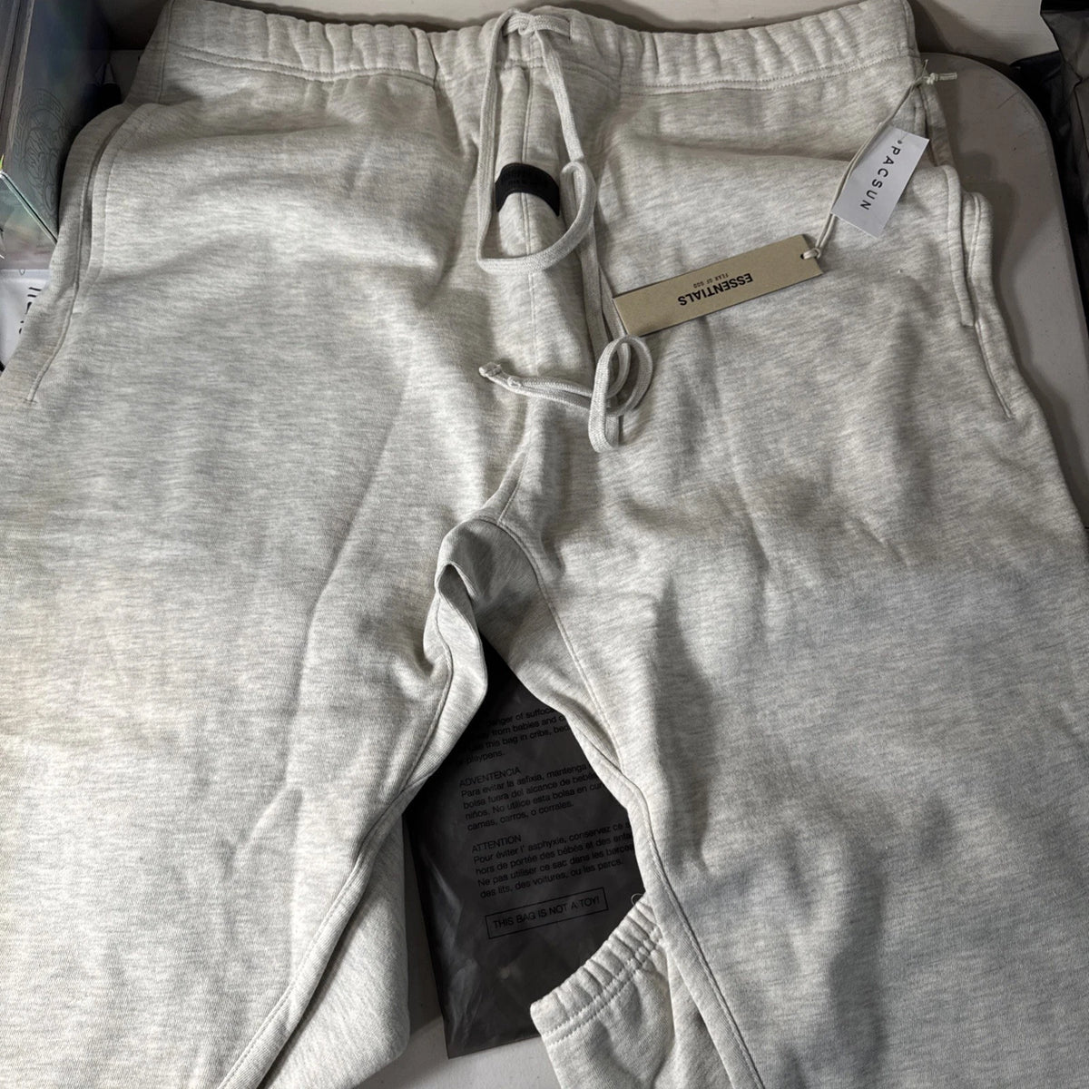 Fear of God Essentials Sweatpants Light Oatmeal XXL - New With Tags (130BT212032F)