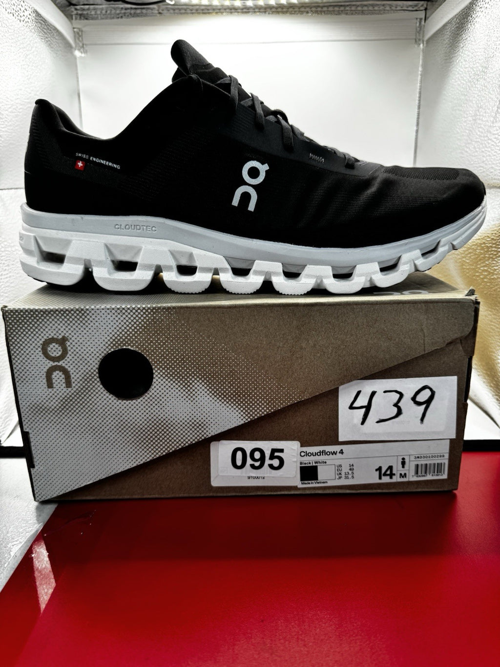 On Running Cloudflow 4 Athletic Shoes Black & White US 14